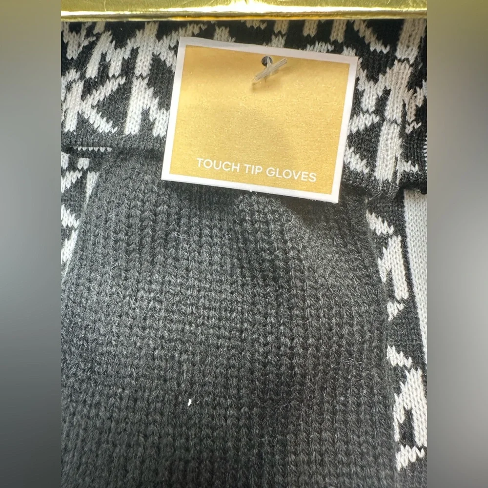 NWT Authentic Michael Kors Knit 3 Pieces  Set Hat Scarf Gloves Black Color‎ $148